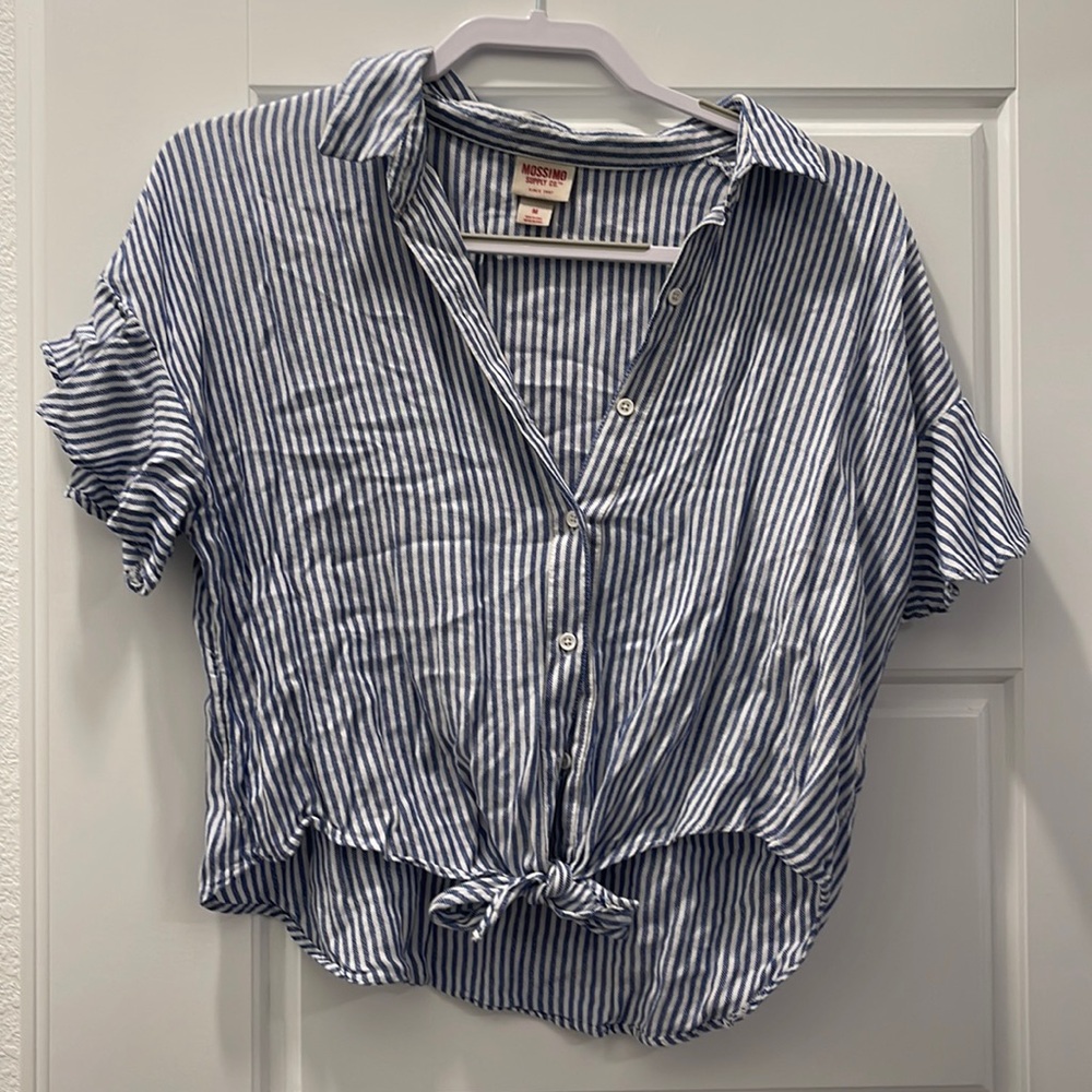 Medium Mossimo blue and white striped top